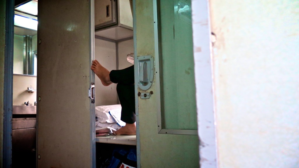 madeau train vietnam traveler railway11980-01-01IMG_0109 -