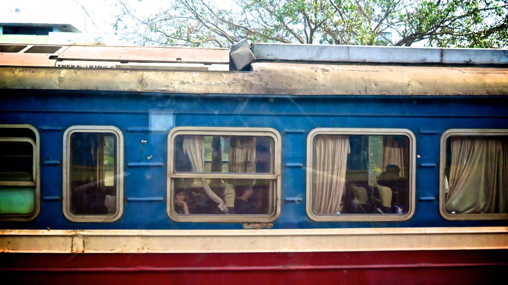 madeau train ride vietnam photography blog vagabondMG_0143 -