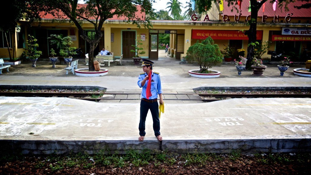 madeau train ride vietnam photography blog vagabondIMG_0218 -