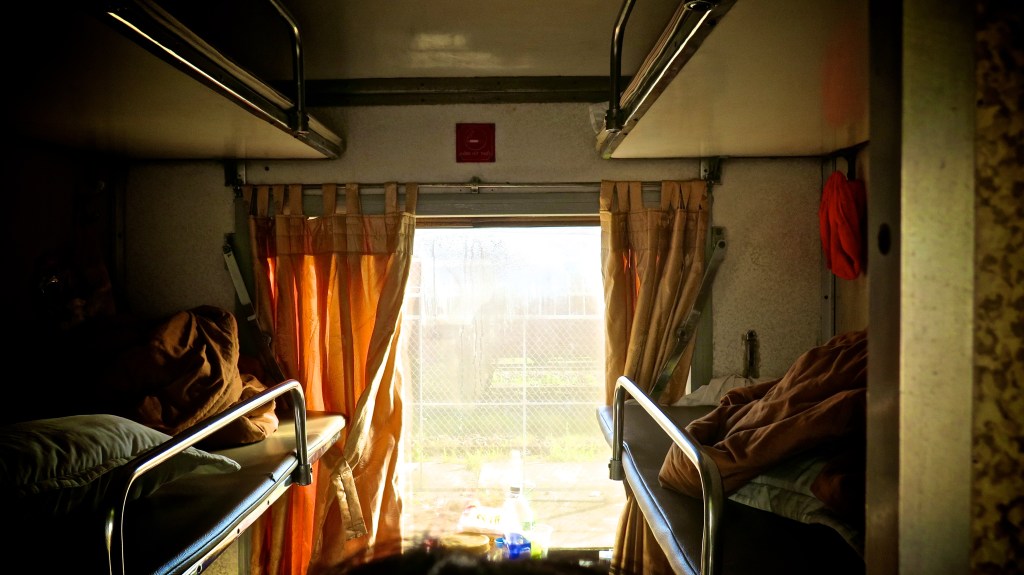 madeau train vietnam traveler railway11980-01-01IMG_0260 -